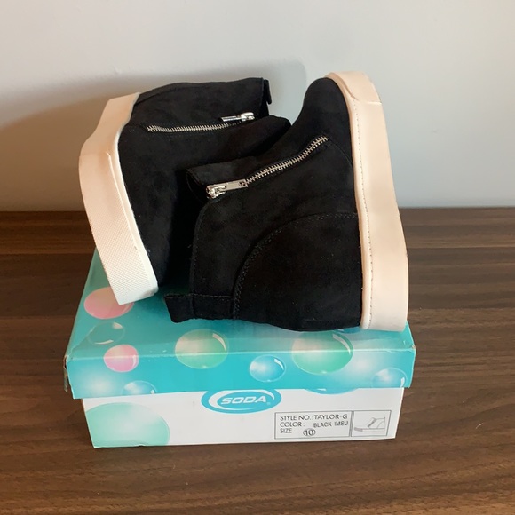 NWT Soda Wedge Sneakers Taylor - Picture 3 of 4